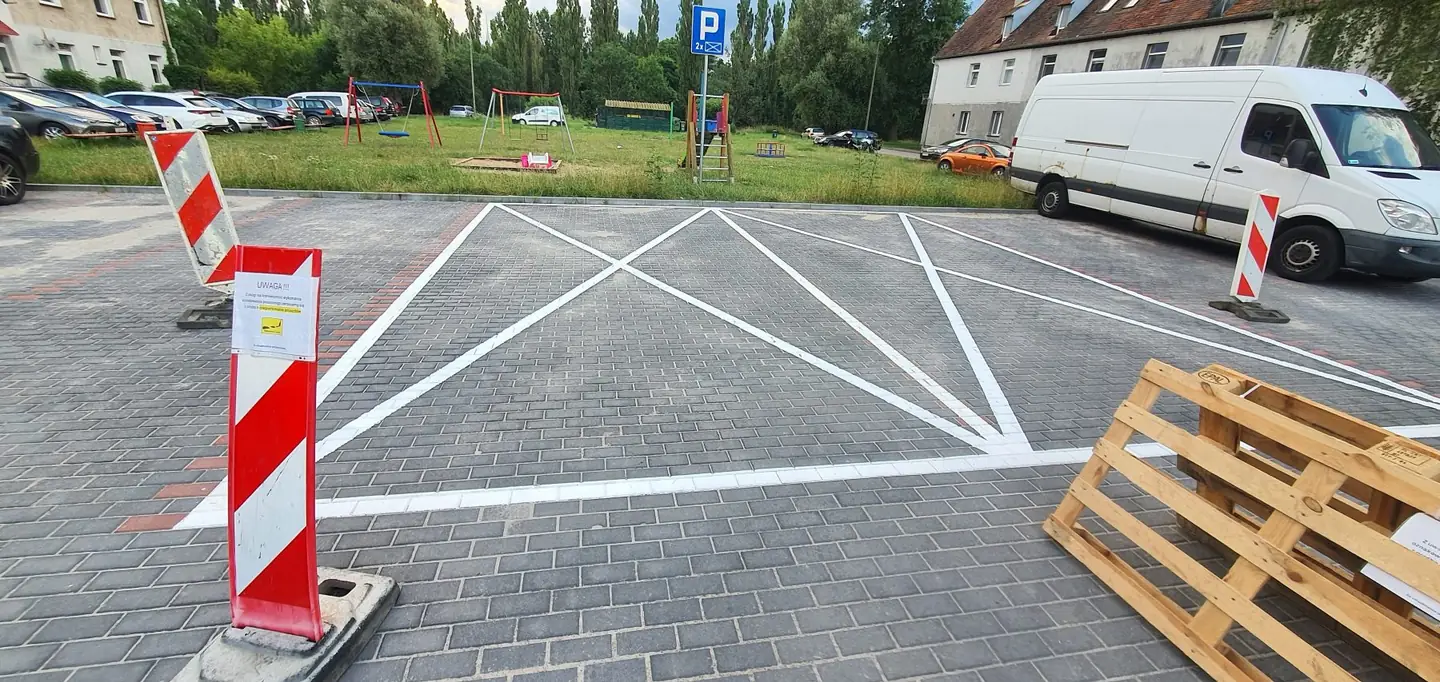 Wymalowane linie miejsc parkingowych – realizacja 10