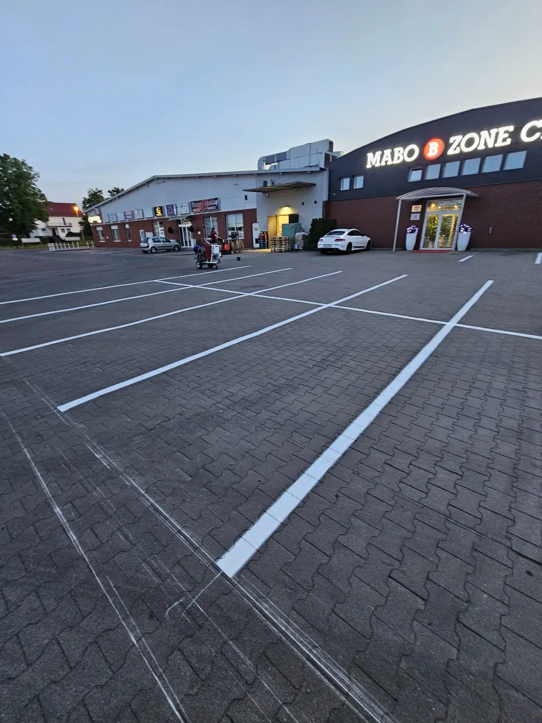 Wymalowane linie miejsc parkingowych – realizacja 12
