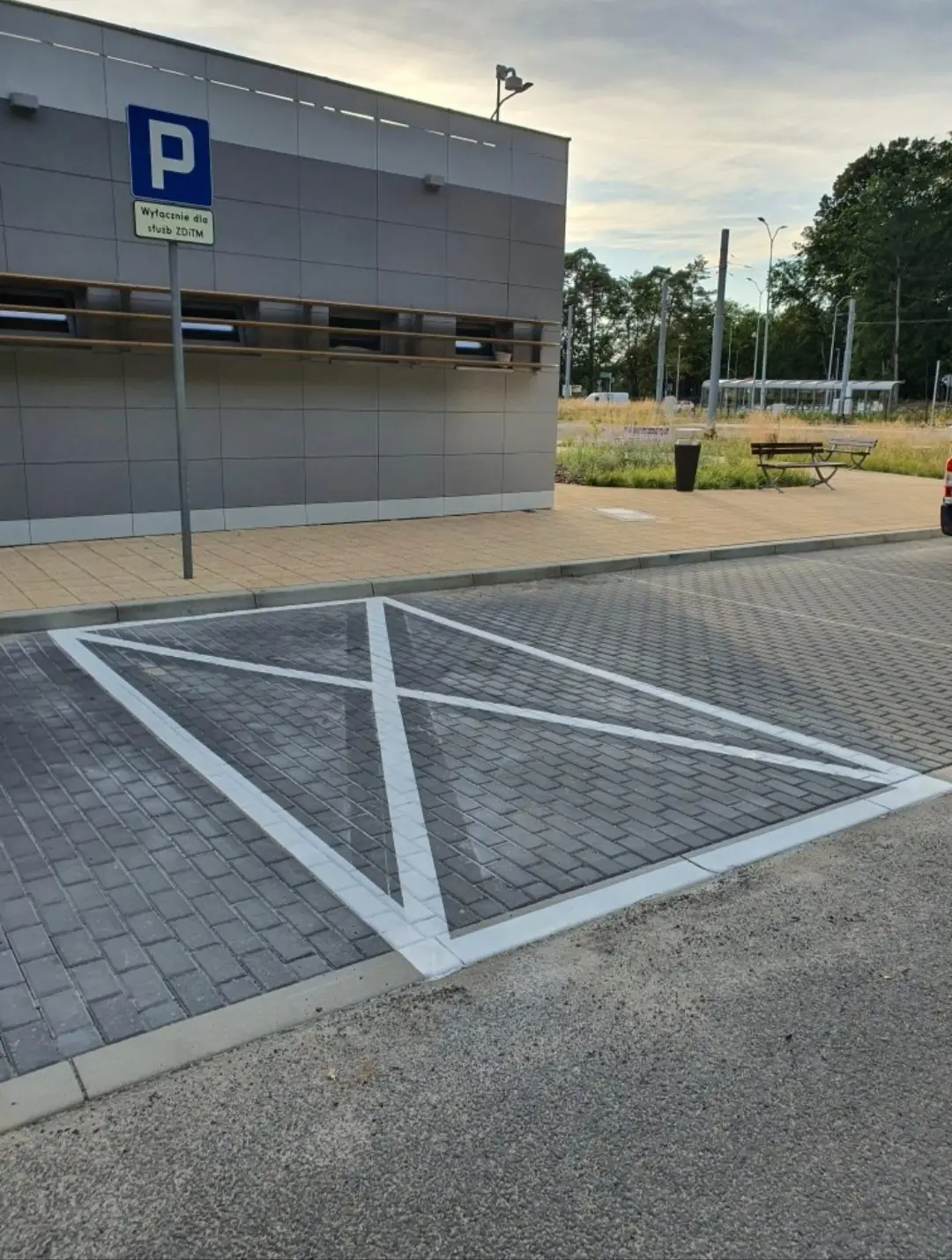 Wymalowane linie miejsc parkingowych – realizacja 17