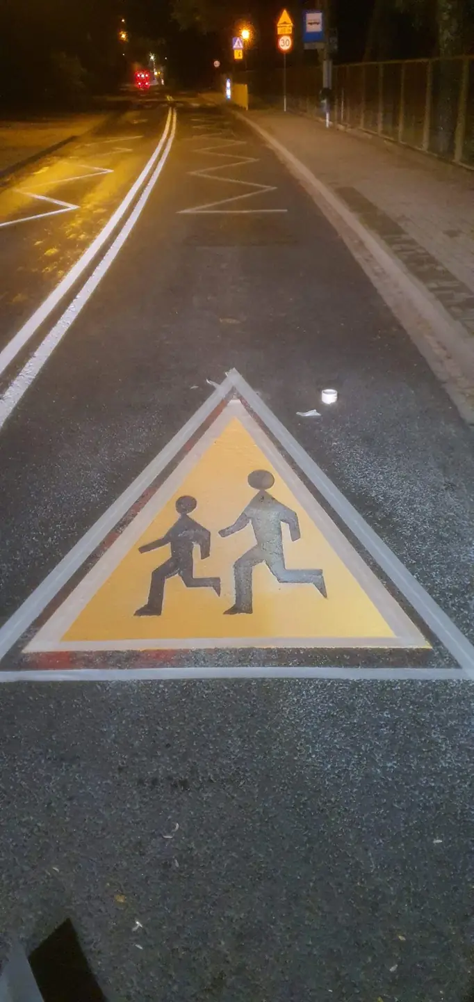 Piktogram drogowy wymalowany na nawierzchni – realizacja 3