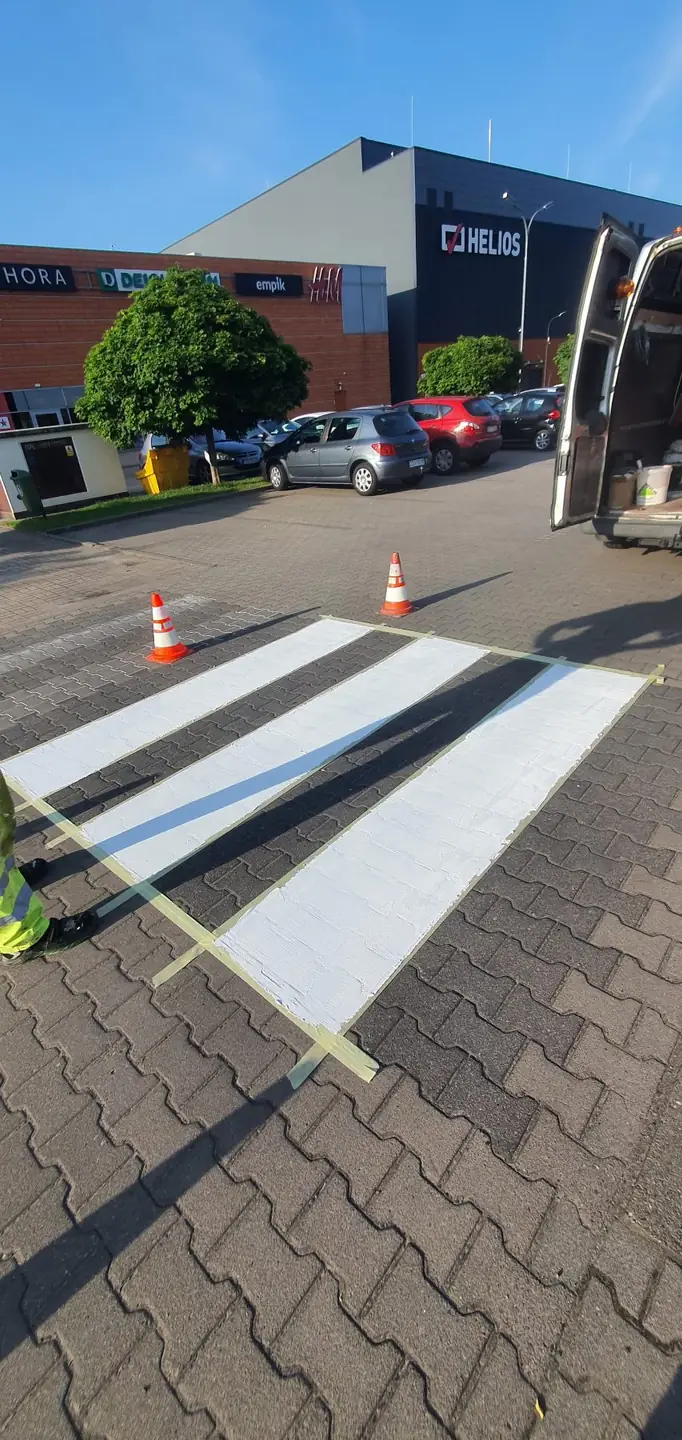 Świeżo wymalowane przejście dla pieszych – realizacja 9