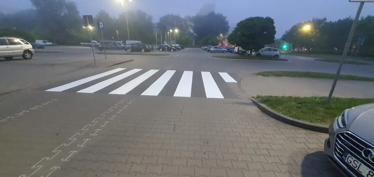 Świeżo wymalowane przejście dla pieszych – realizacja 10