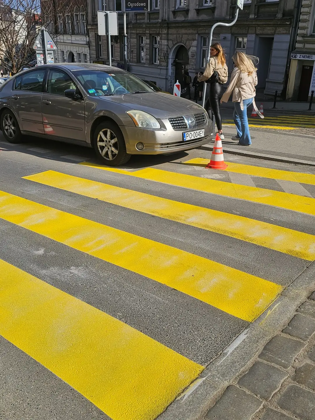 Świeżo wymalowane przejście dla pieszych – realizacja 17