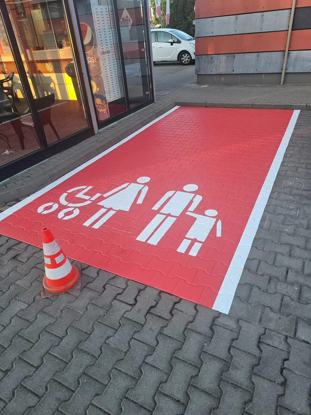 Świeżo wymalowane przejście dla pieszych – realizacja 19
